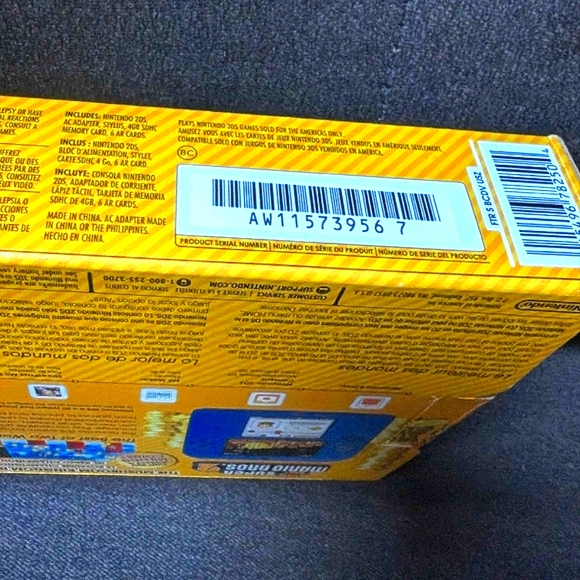 Nintendo 2DS Blue with New Super Mario Bros. 2 - Picture 4 of 6